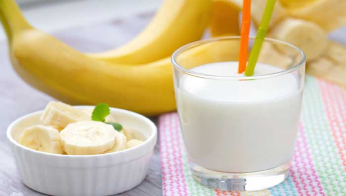 Tan removal home remedies with Banana and Milk